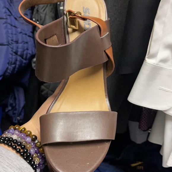 Like new size 6 - Picture 2 of 4